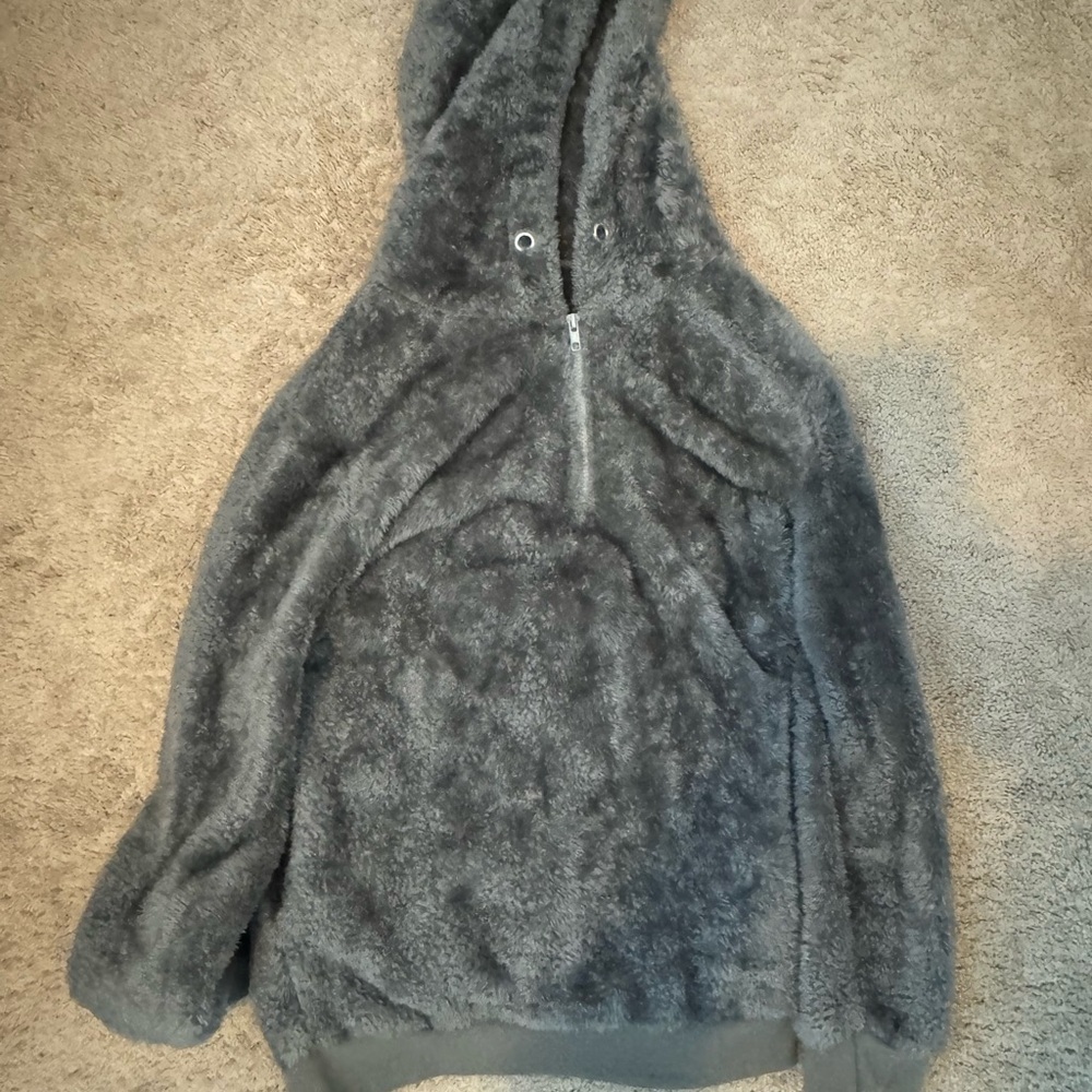 Fuzzy gray sweatshirt